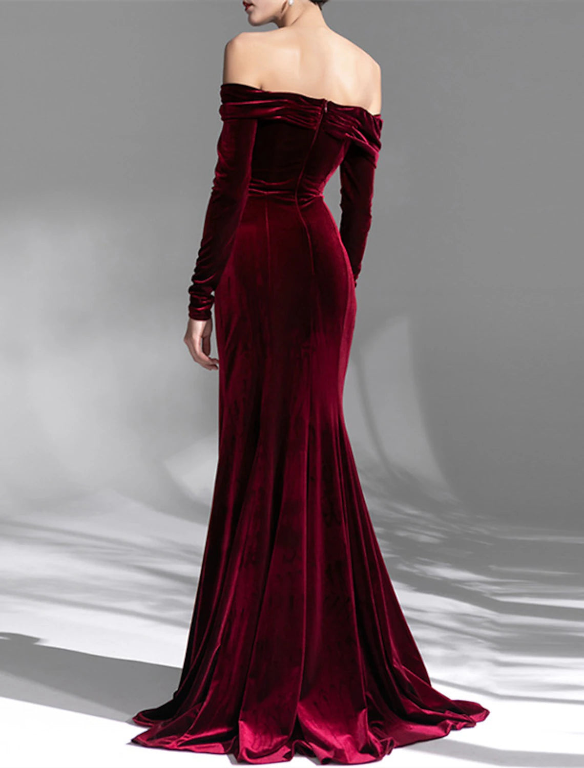 Vestido de noche de sirena/trompeta Weitese con espalda abierta, vestido formal para invitados de boda, cola larga, hombros descubiertos, terciopelo con fruncido